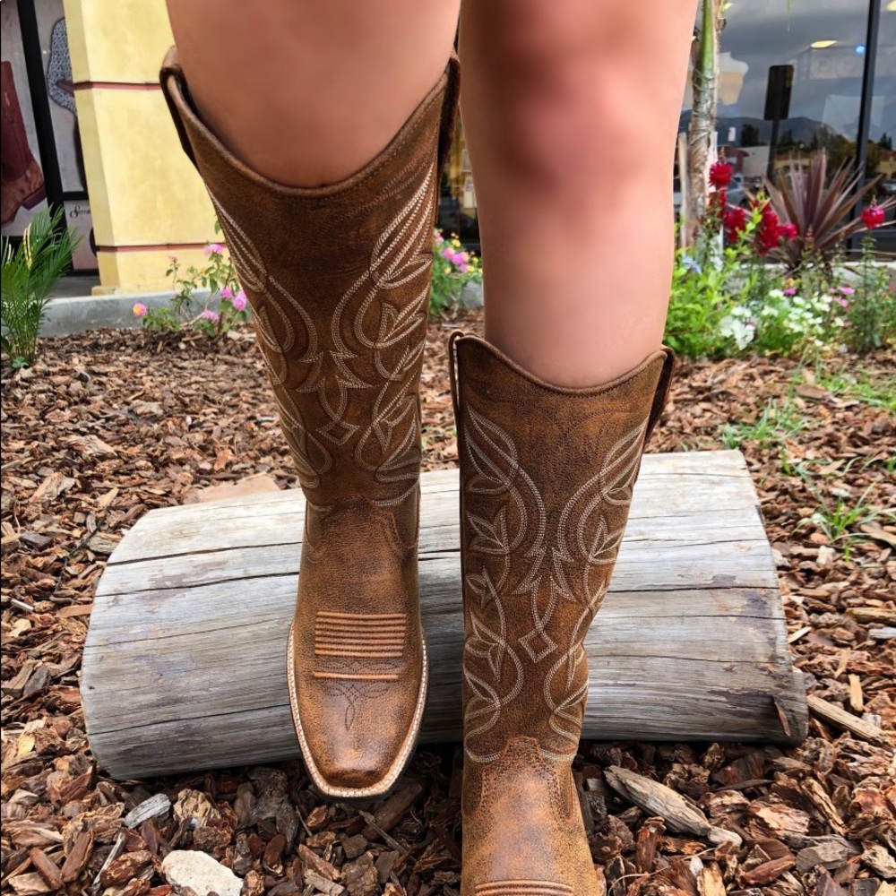 NWT Cowgirl boots